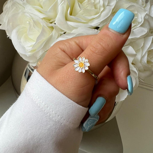 Subtle Spinning Daisy Ring